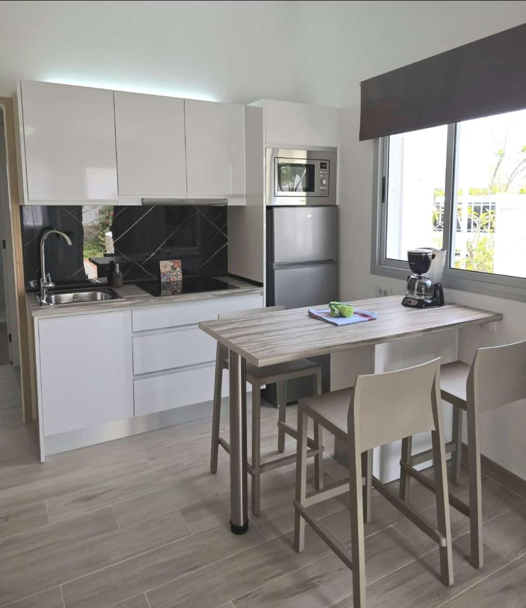 Vista - Adults Only Hotel apartamentowy